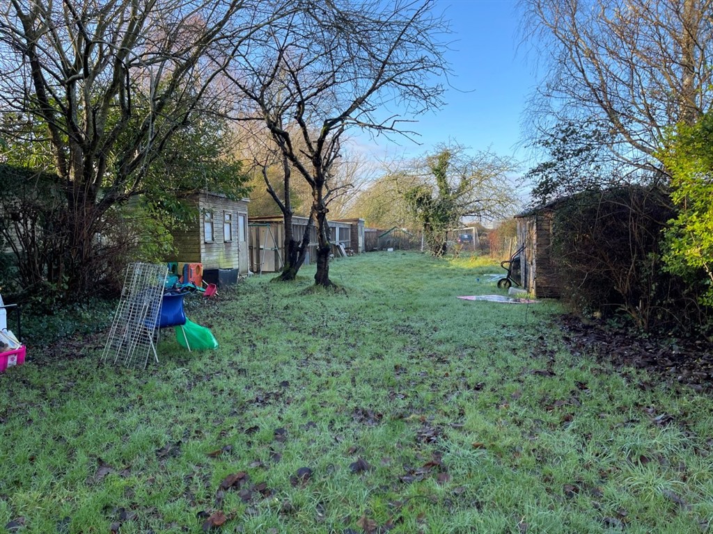 Meadowbrook, Yapton Lane, ARUNDEL, West Sussex, BN18 0AS