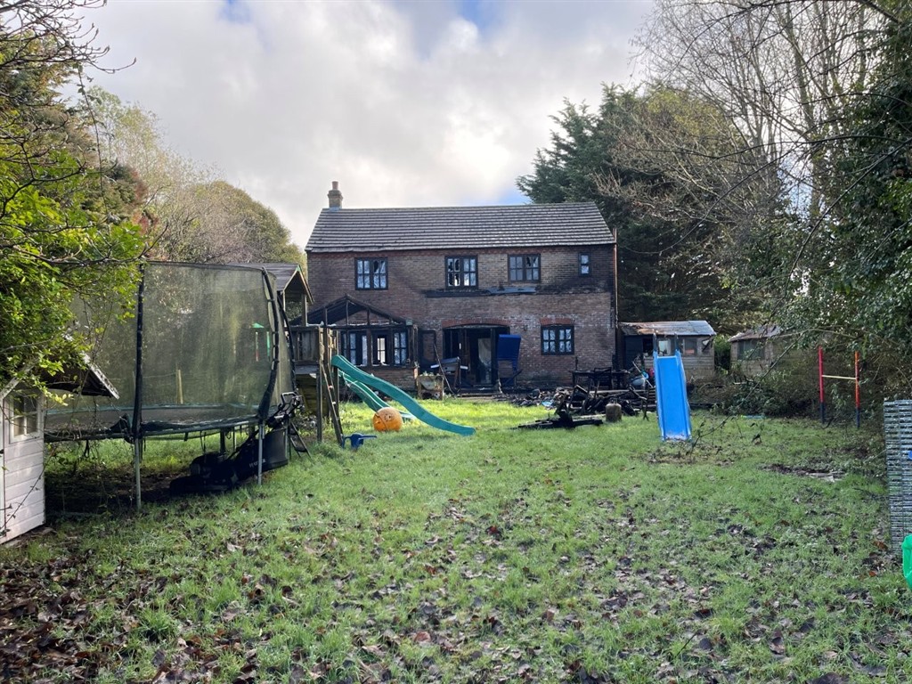 Meadowbrook, Yapton Lane, ARUNDEL, West Sussex, BN18 0AS