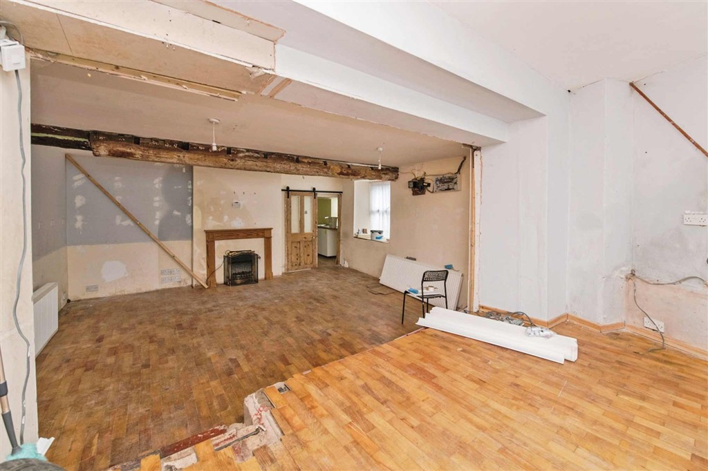 12, The Square, CULLOMPTON, Devon, EX15 3AA