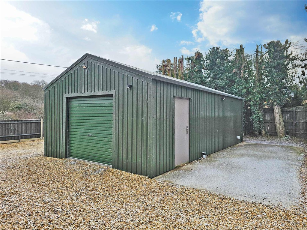 Luckystone, Carters Clay Road, ROMSEY, Hampshire, SO51 0GL