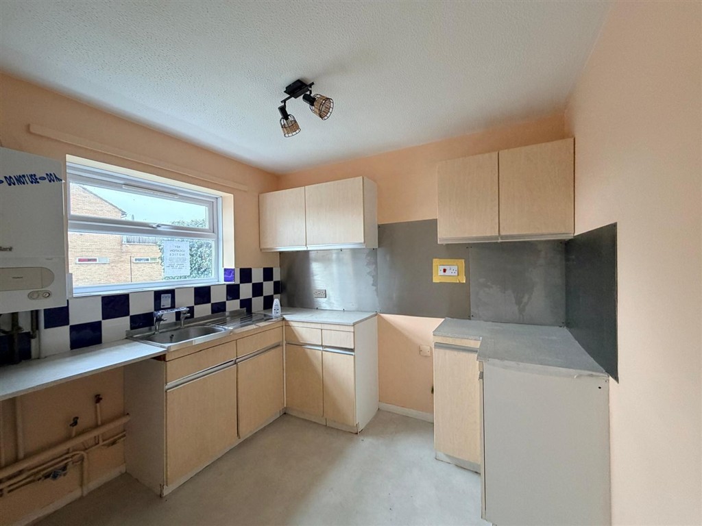 16, Lorna Court, ST. IVES, Cambridgeshire, PE27 6FD