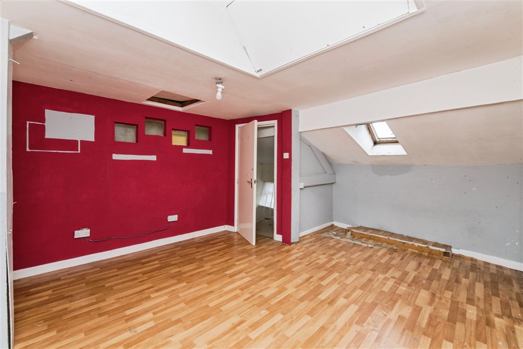 12, The Square, CULLOMPTON, Devon, EX15 3AA