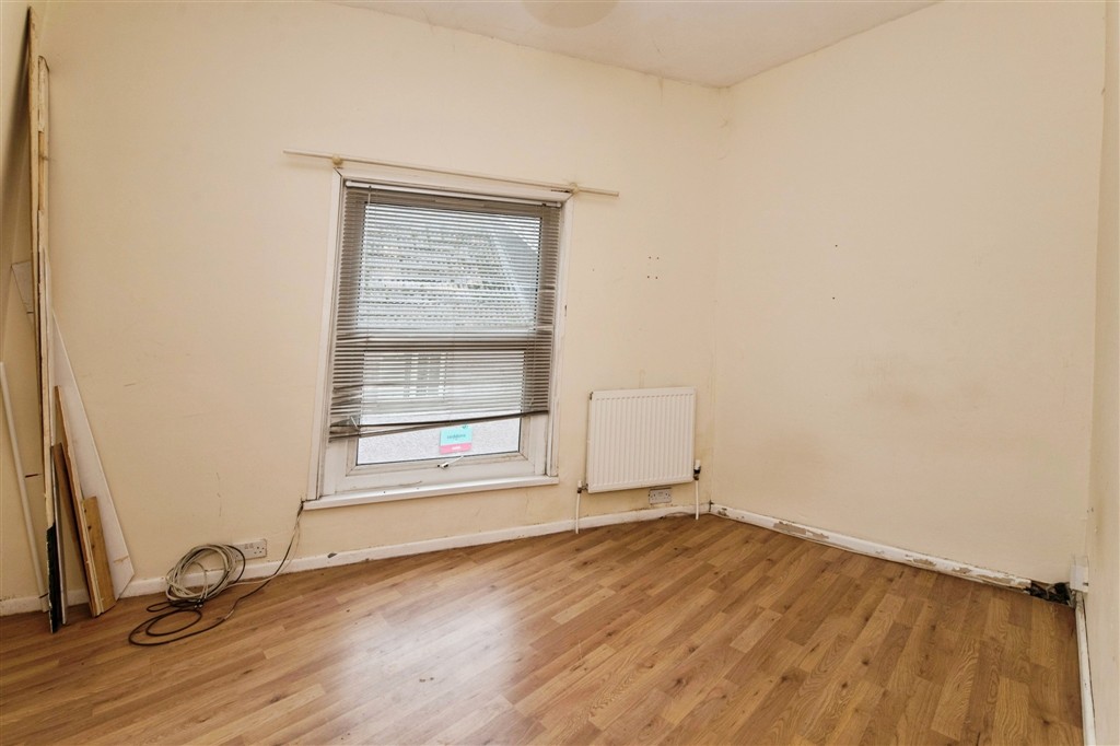 12, The Square, CULLOMPTON, Devon, EX15 3AA