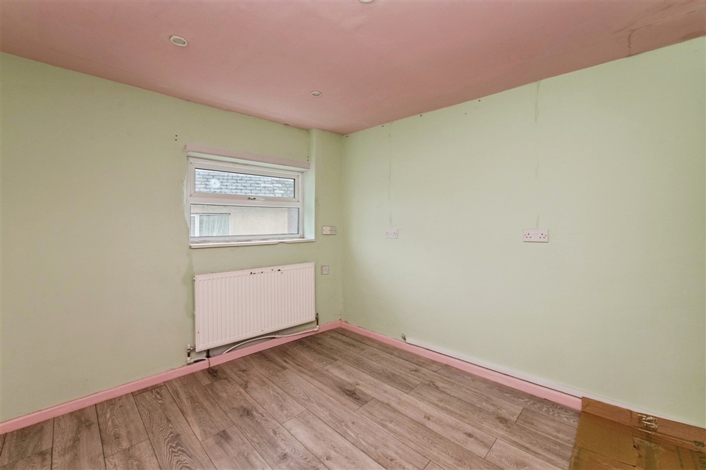 12, The Square, CULLOMPTON, Devon, EX15 3AA