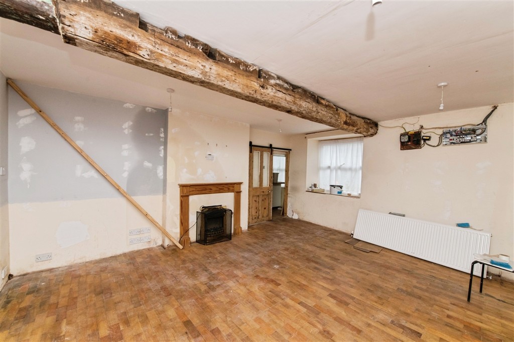 12, The Square, CULLOMPTON, Devon, EX15 3AA