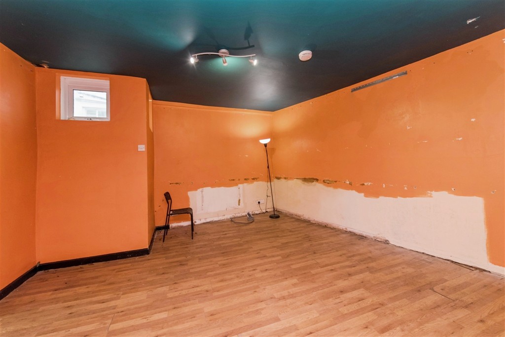 12, The Square, CULLOMPTON, Devon, EX15 3AA