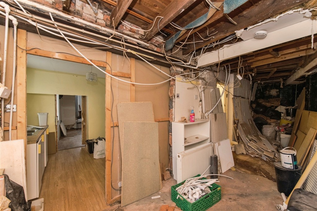 12, The Square, CULLOMPTON, Devon, EX15 3AA