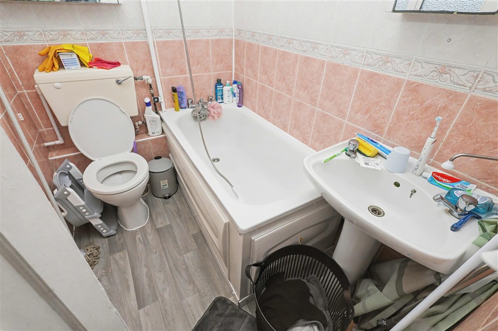 14 Ryefield Court, Joel Street, NORTHWOOD, Middlesex, HA6 1LP