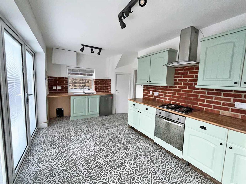 11, Back Mount Pleasant, LEEDS, West Yorkshire, LS10 3TD