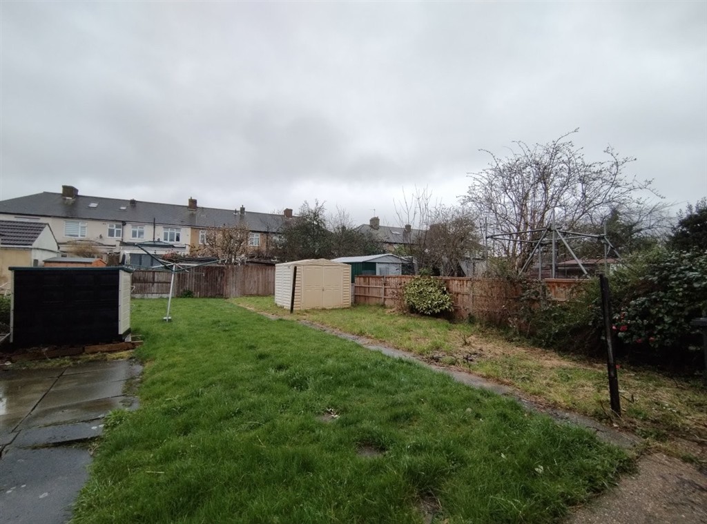 17, Starch House Lane, ILFORD, Essex, IG6 1PU