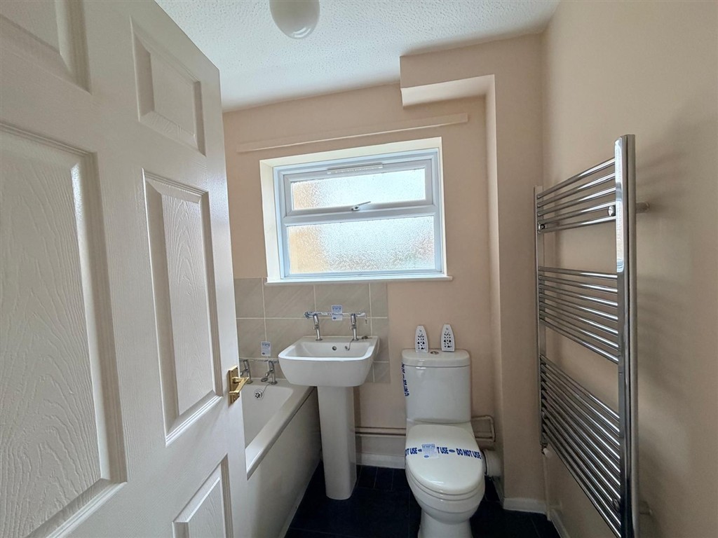 16, Lorna Court, ST. IVES, Cambridgeshire, PE27 6FD