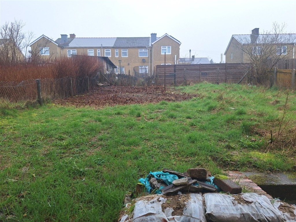 39, Heol Helig, EBBW VALE, Gwent, NP23 4TZ