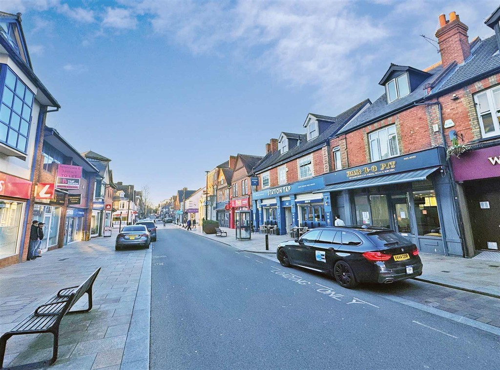 75, High Street, CAMBERLEY, Surrey, GU15 3RB