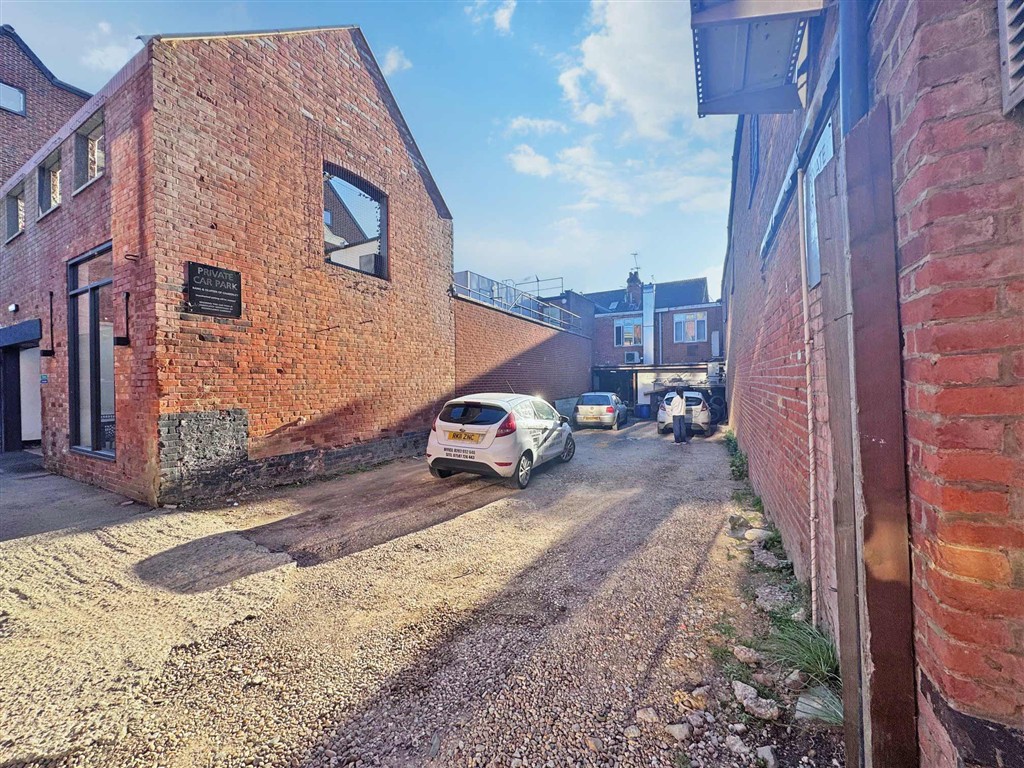 75, High Street, CAMBERLEY, Surrey, GU15 3RB