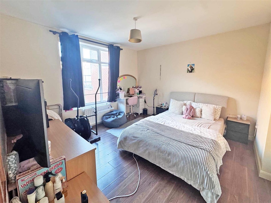 75, High Street, CAMBERLEY, Surrey, GU15 3RB