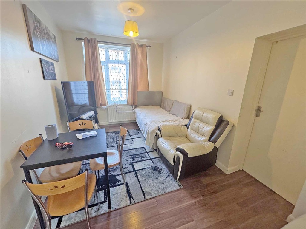 75, High Street, CAMBERLEY, Surrey, GU15 3RB