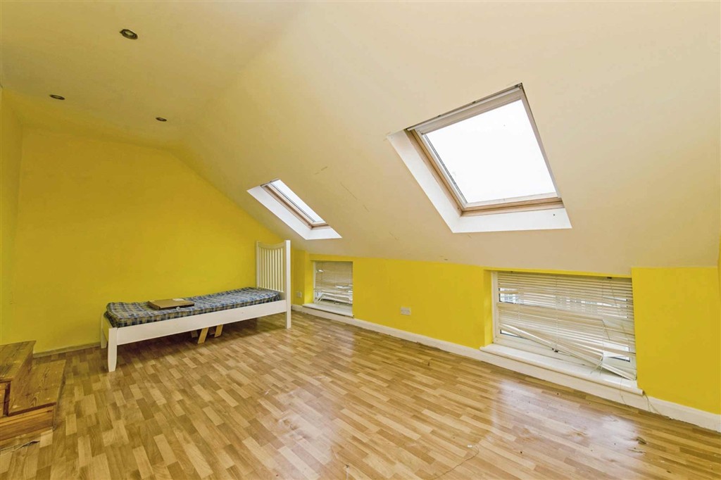 12, The Square, CULLOMPTON, Devon, EX15 3AA