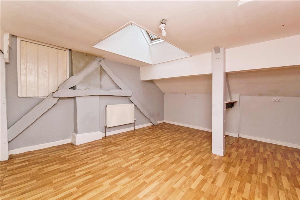 12, The Square, CULLOMPTON, Devon, EX15 3AA