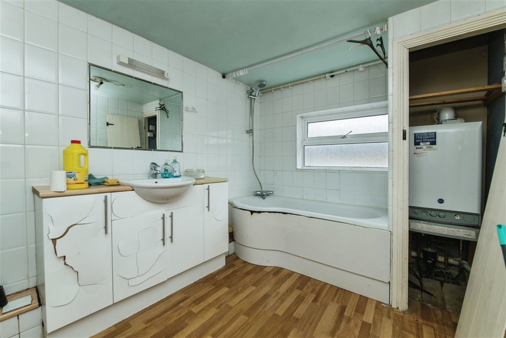 12, The Square, CULLOMPTON, Devon, EX15 3AA