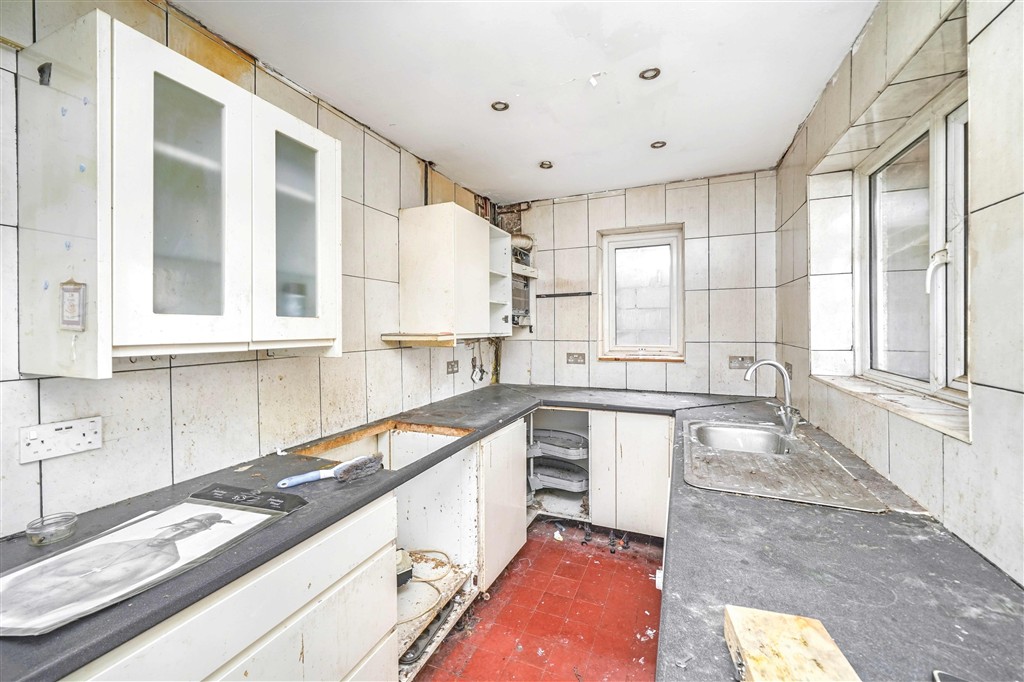 4, Dingwall Road, CARSHALTON, Surrey, SM5 4LY