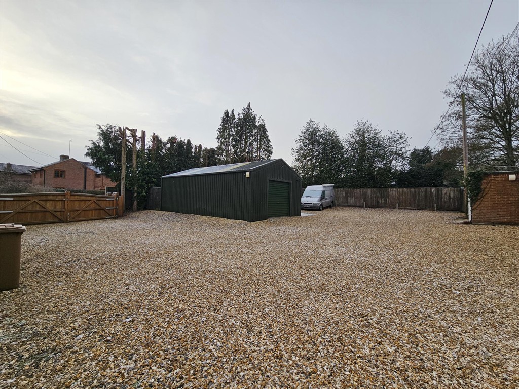 Luckystone, Carters Clay Road, ROMSEY, Hampshire, SO51 0GL