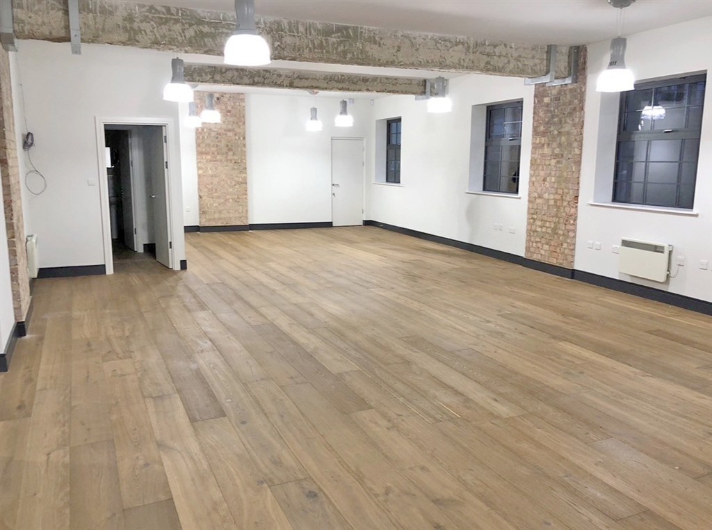 10, Market Place, BRENTFORD, Middlesex, TW8 8FL