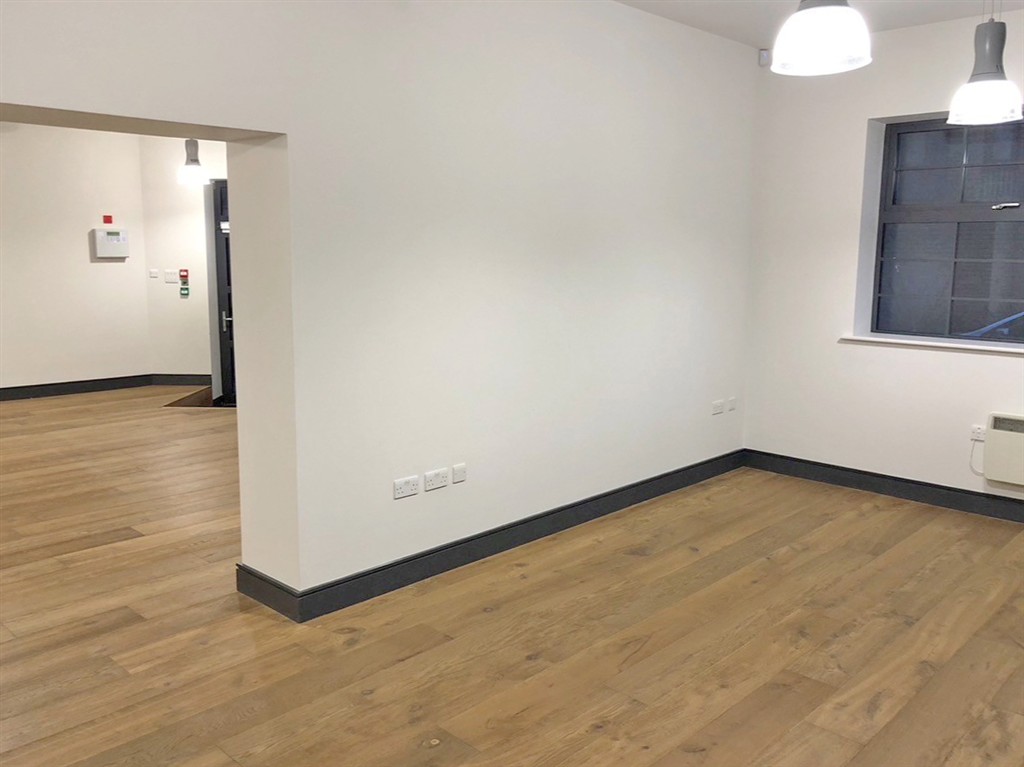 10, Market Place, BRENTFORD, Middlesex, TW8 8FL