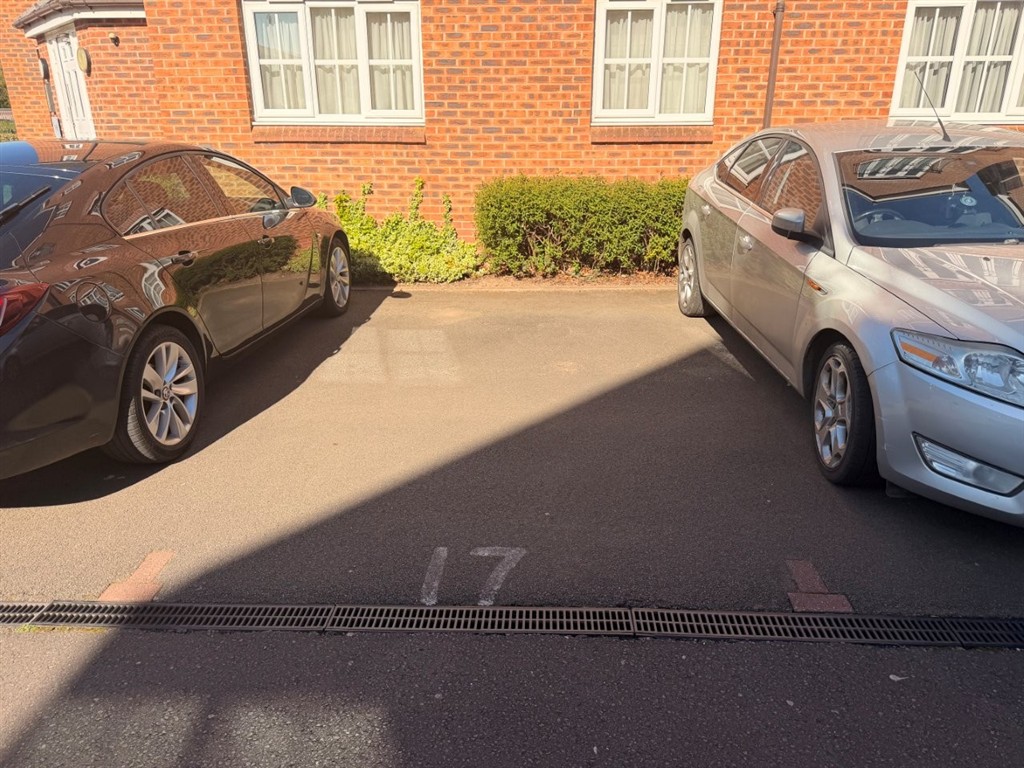 17, Hendeley Court, BURTON-ON-TRENT, Staffordshire, DE14 2BH