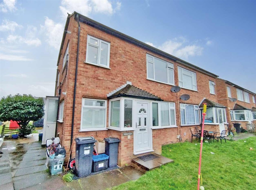 17, Starch House Lane, ILFORD, Essex, IG6 1PU