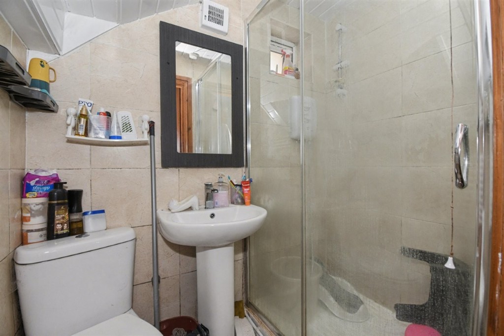 58, Lea Road, SOUTHALL, Middlesex, UB2 5QA