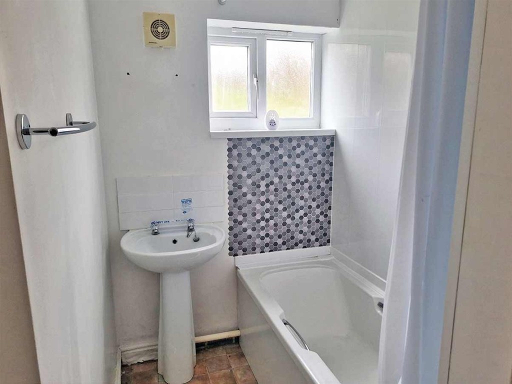 39, Heol Helig, EBBW VALE, Gwent, NP23 4TZ