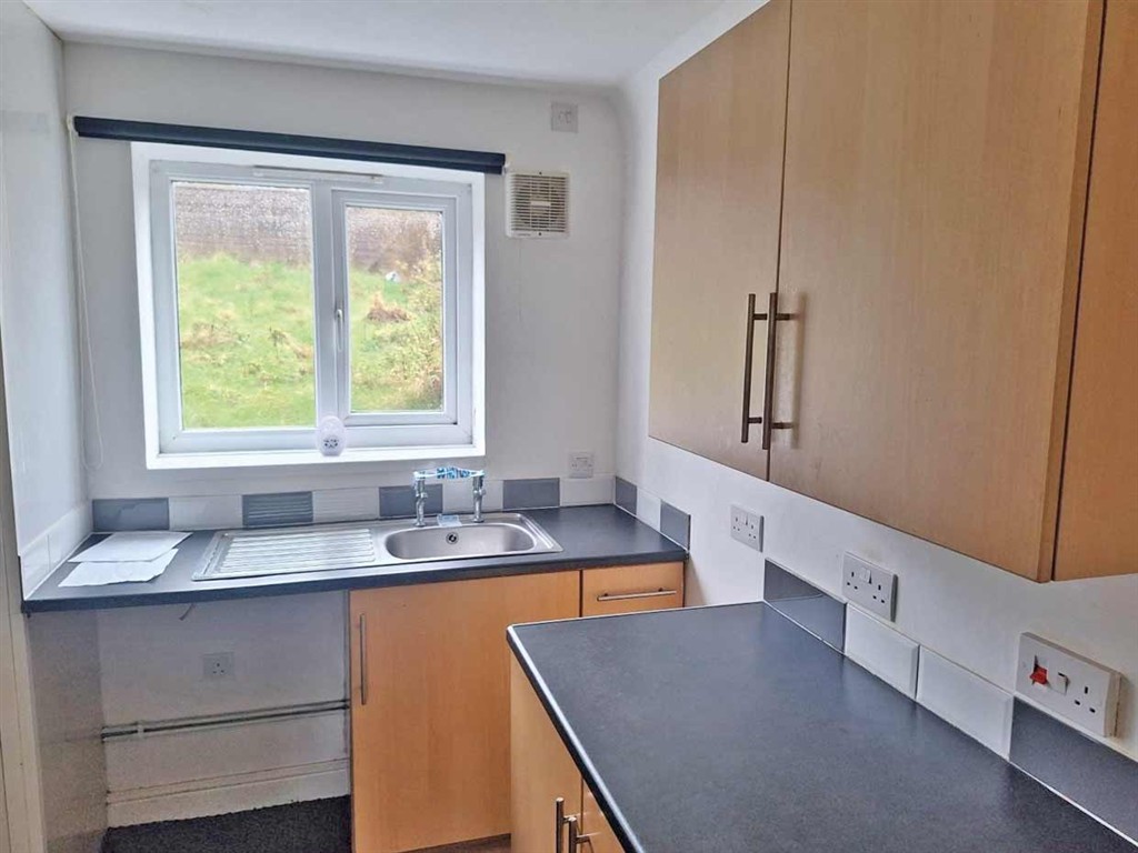 39, Heol Helig, EBBW VALE, Gwent, NP23 4TZ