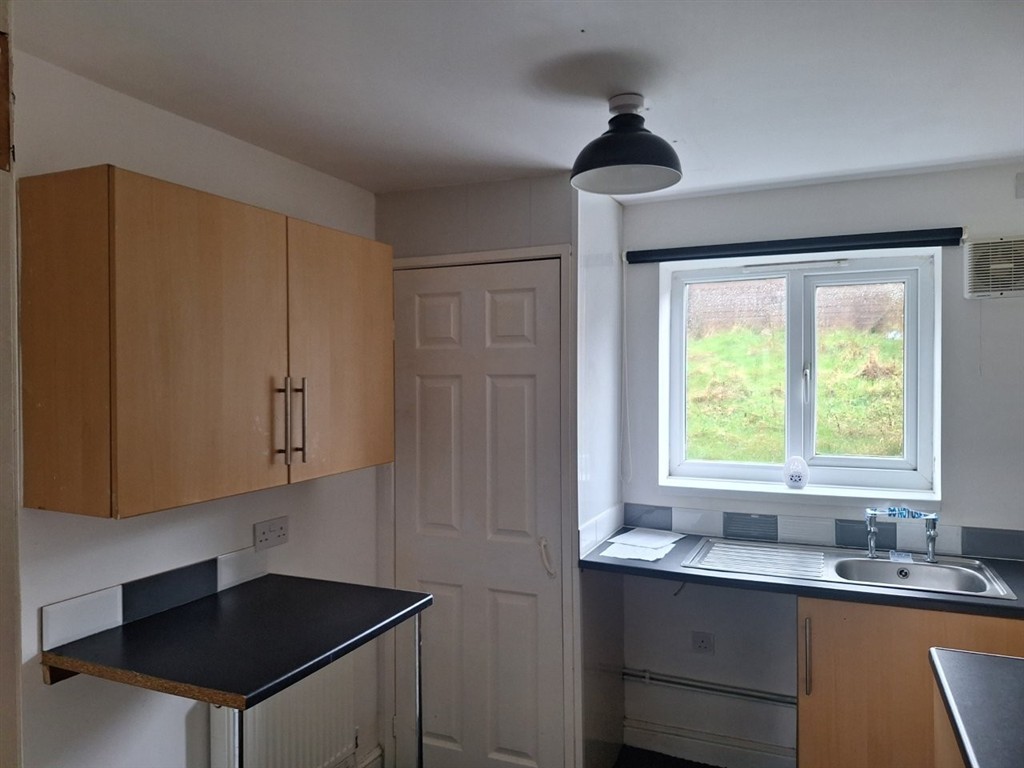 39, Heol Helig, EBBW VALE, Gwent, NP23 4TZ