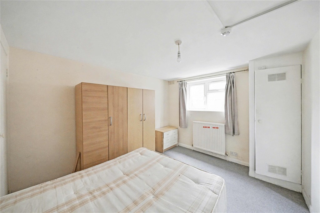 Flat B, 28, Hibernia Road, HOUNSLOW, Middlesex, TW3 3RY