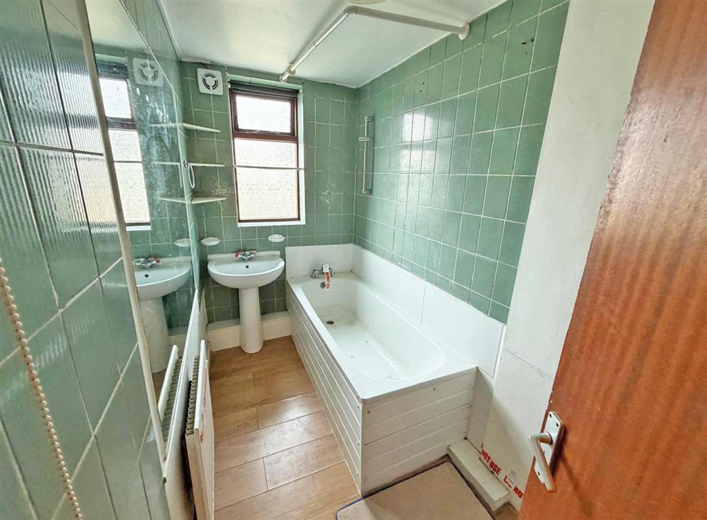 Flat D, 28, Hibernia Road, HOUNSLOW, Middlesex, TW3 3RY