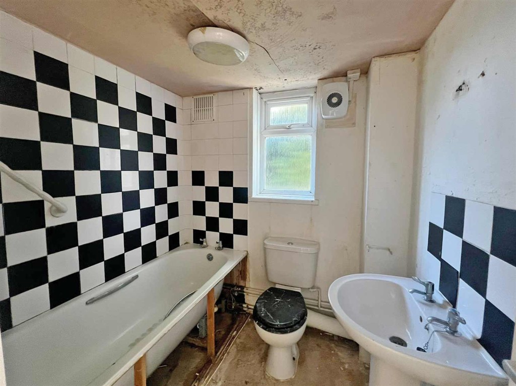 Flat 7 Gurdons, Chawton Park Road, ALTON, Hampshire, GU34 1RF