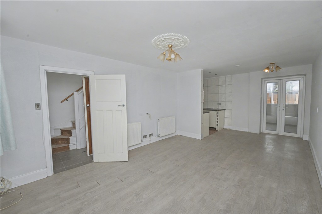 4, Dingwall Road, CARSHALTON, Surrey, SM5 4LY