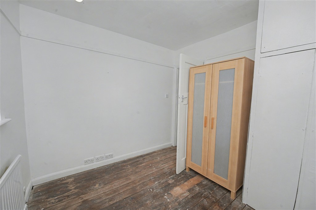 4, Dingwall Road, CARSHALTON, Surrey, SM5 4LY