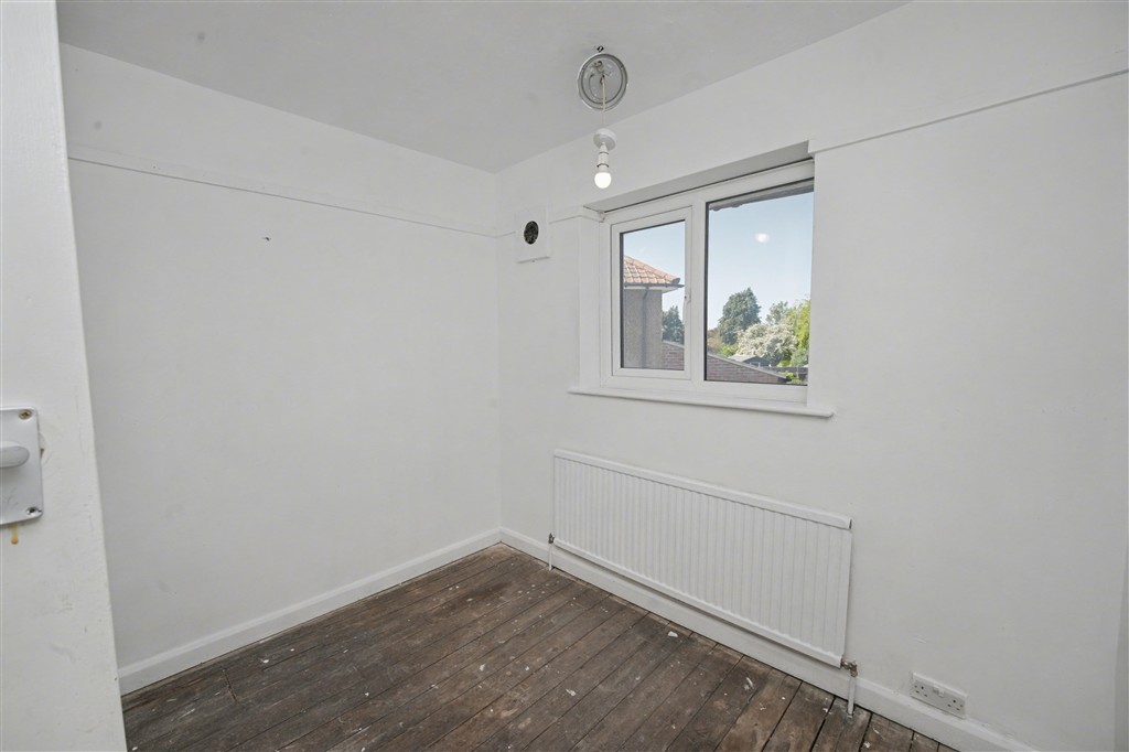 4, Dingwall Road, CARSHALTON, Surrey, SM5 4LY