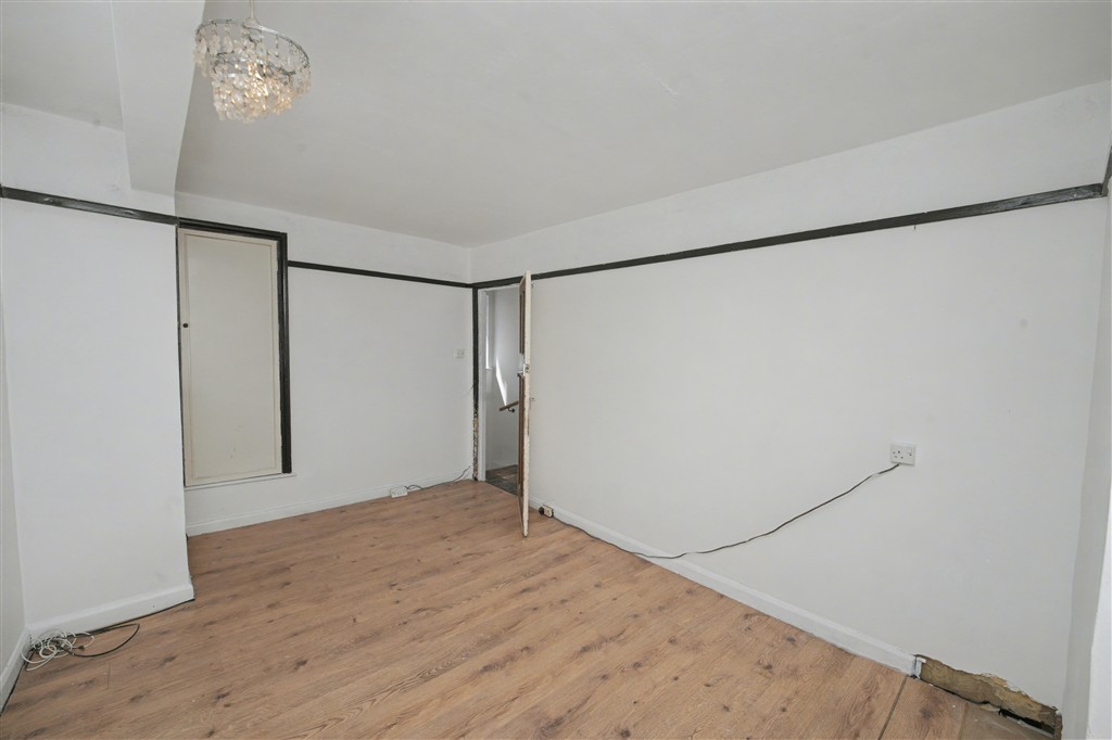 4, Dingwall Road, CARSHALTON, Surrey, SM5 4LY
