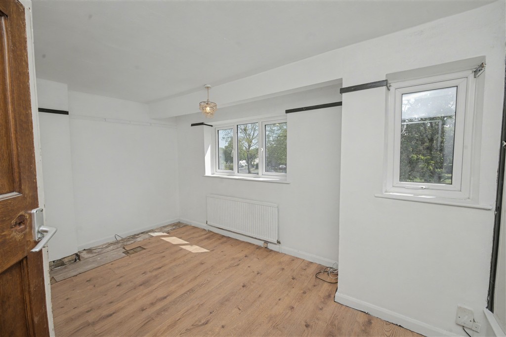 4, Dingwall Road, CARSHALTON, Surrey, SM5 4LY
