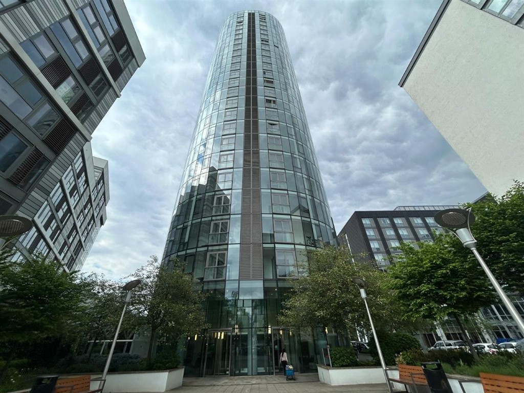 2102 Kew Eye Apartments, Ealing Road, BRENTFORD, Middlesex, TW8 0GA
