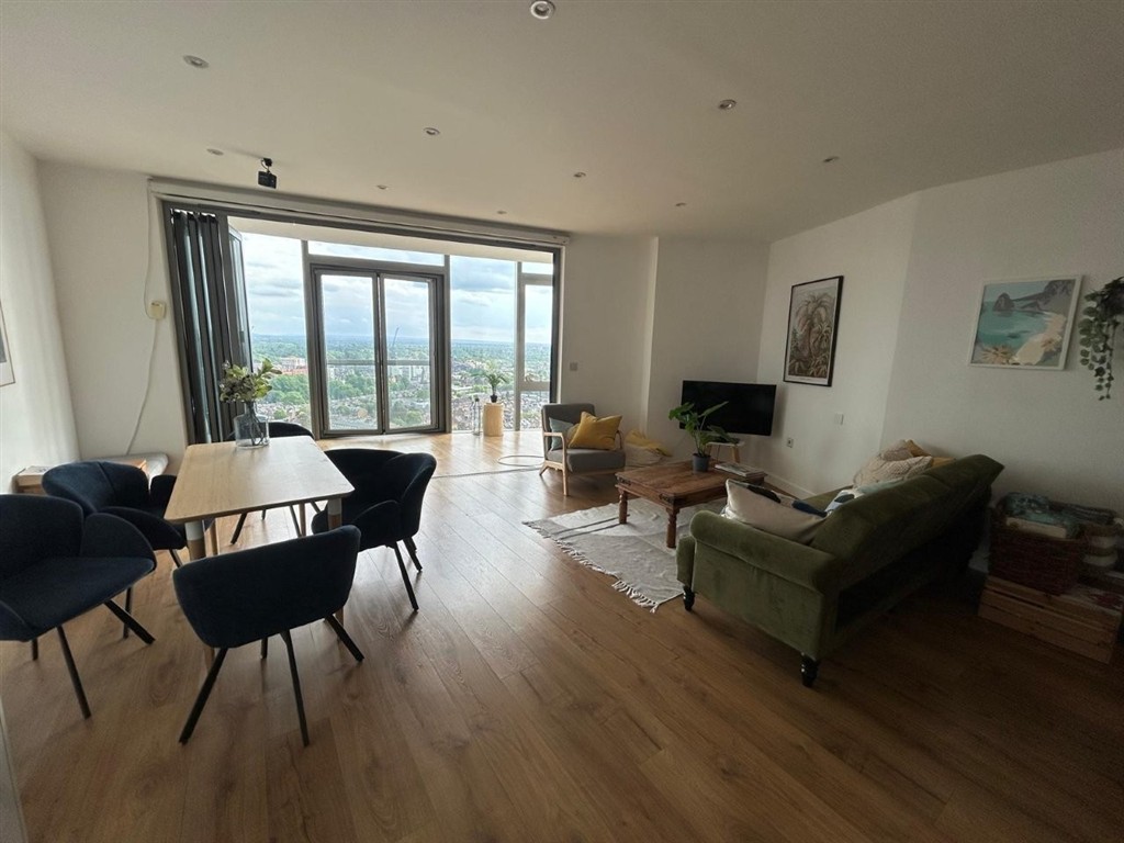 2102 Kew Eye Apartments, Ealing Road, BRENTFORD, Middlesex, TW8 0GA