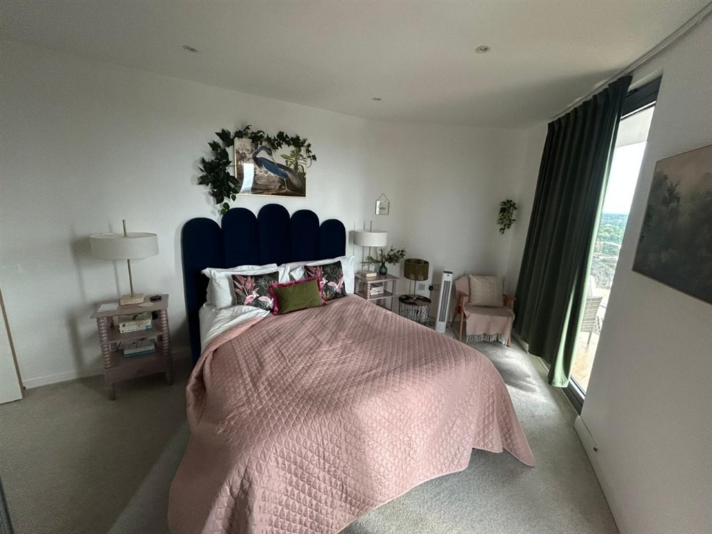 2102 Kew Eye Apartments, Ealing Road, BRENTFORD, Middlesex, TW8 0GA