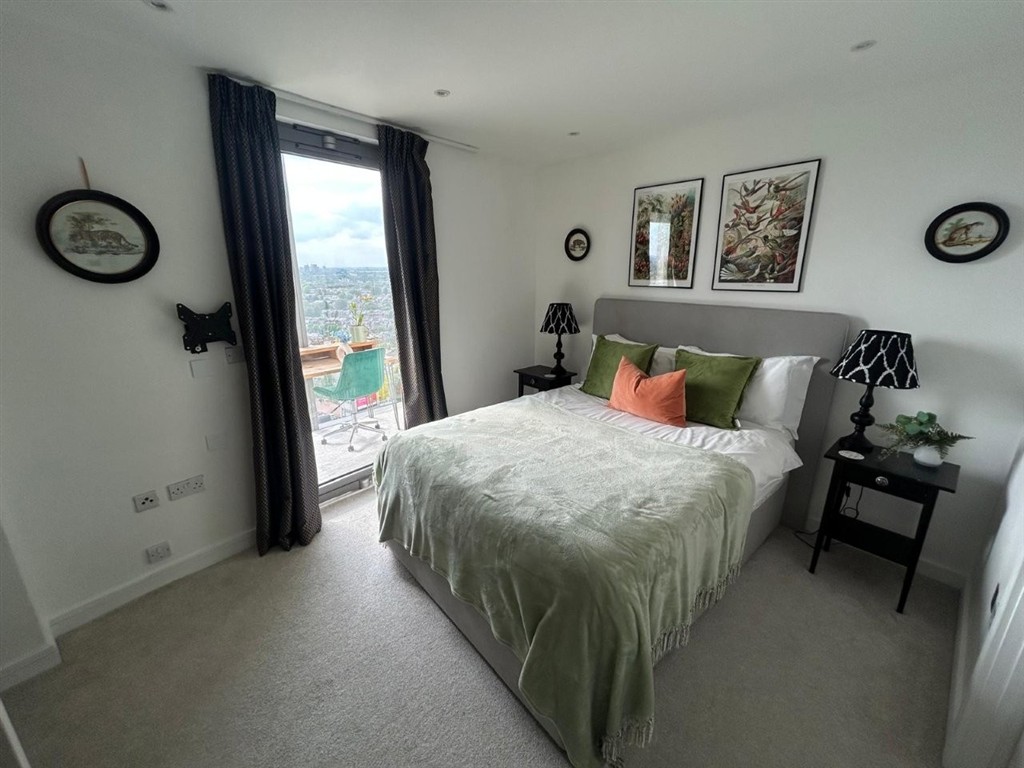 2102 Kew Eye Apartments, Ealing Road, BRENTFORD, Middlesex, TW8 0GA