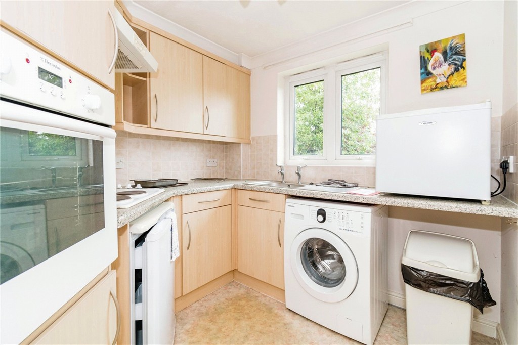 Flat 12, Heathlands Court, Beaulieu Road, SOUTHAMPTON, Hampshire, SO45 4BB