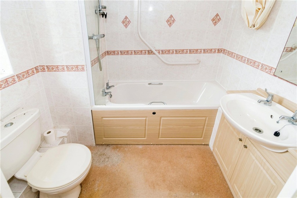 Flat 12, Heathlands Court, Beaulieu Road, SOUTHAMPTON, Hampshire, SO45 4BB