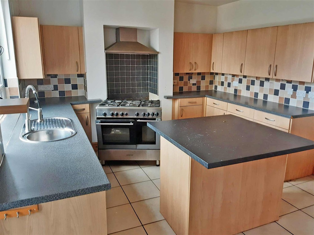 52, Paddock Road, HUDDERSFIELD, West Yorkshire, HD8 0TW