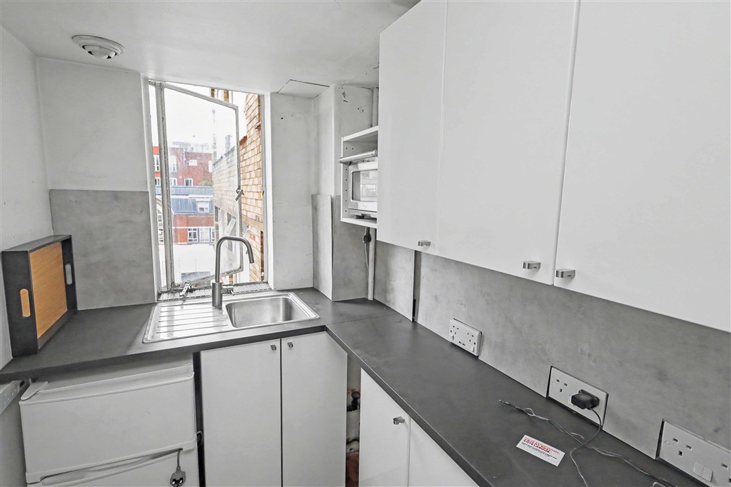 Flat 87, Florin Court 6-9, Charterhouse Square, BARBICAN, London, EC1M 6EX