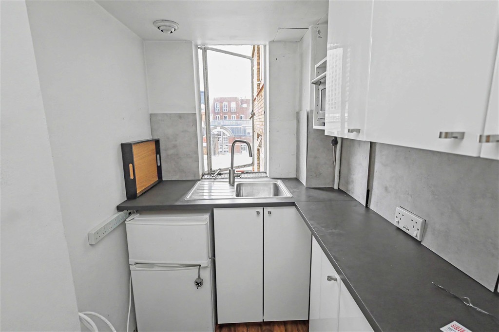 Flat 87, Florin Court 6-9, Charterhouse Square, BARBICAN, London, EC1M 6EX